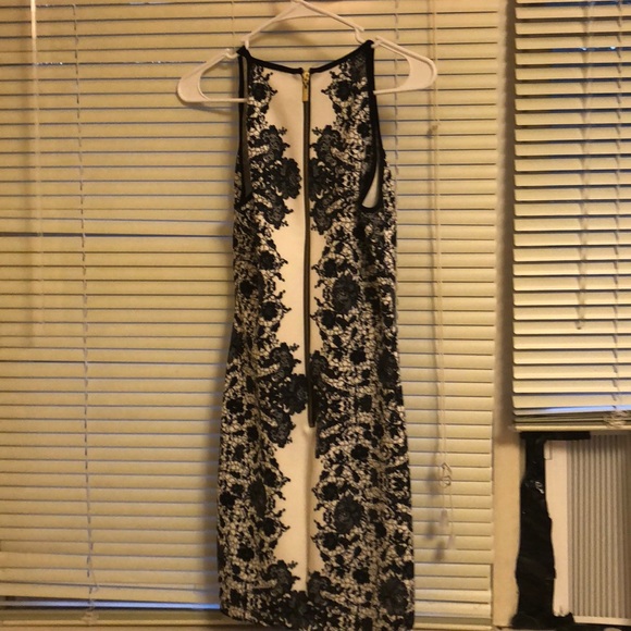 Sleeveless bodycon dress - Picture 2 of 2